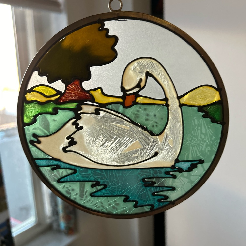 Swan stained glass 6”